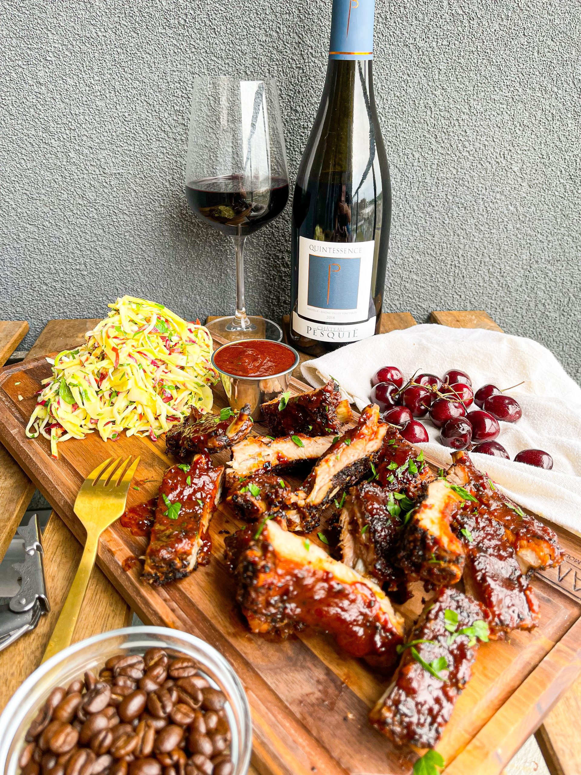 RIBS WITH COFFEE-CHERRY SAUCE & COLESLAW | Sélections Oeno