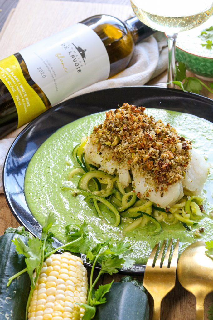 Poisson en croûte de panko et pistache avec zoodles de zucchinis_Domaine de Lavoie blanc